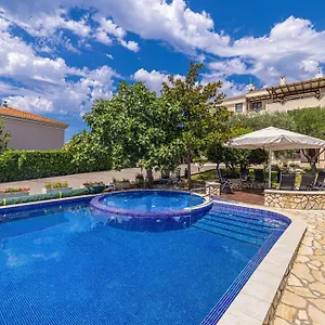 villa-haya.primorje-gorskikotar.com/